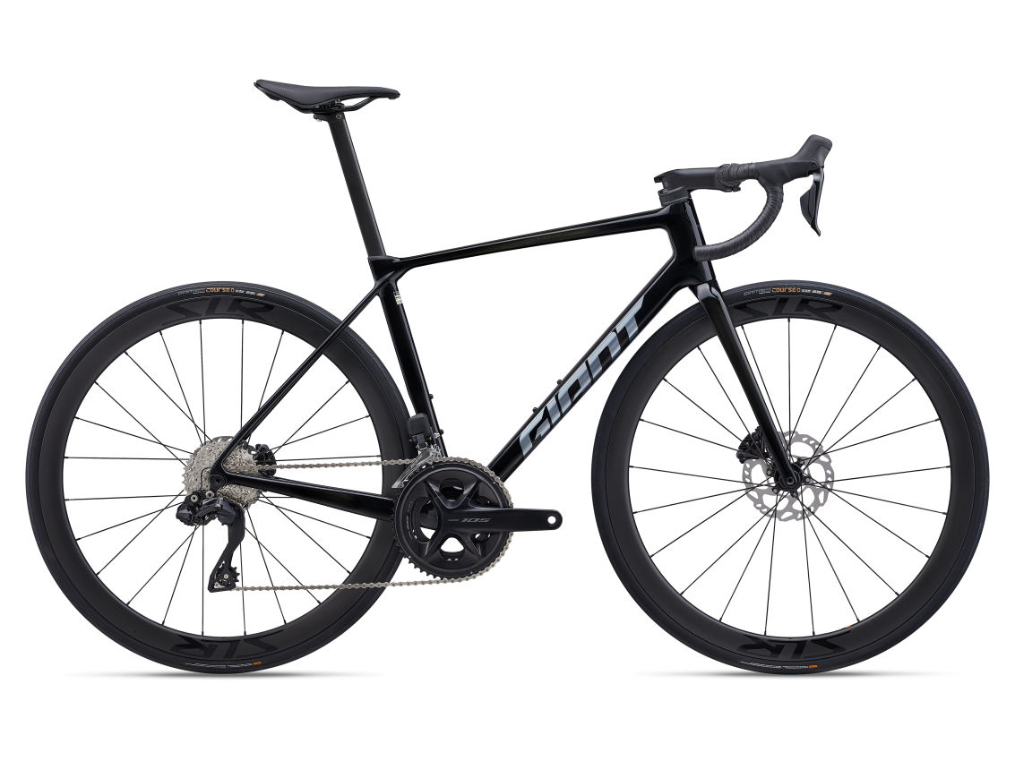 bicis Máquinas de precisión para rodar largo y fuerte. Giant TCR Advanced Pro Disc 1: cuadro de carbono, grupo Shimano Ultegra y ruedas aerodinámicas. Ideal para entrenamientos exigentes y pruebas competitivas. Giant Defy Advanced 1: geometría más relajada tipo endurance, pero con alta rigidez y confort. Perfecta para ciclistas de fondo o largas distancias.